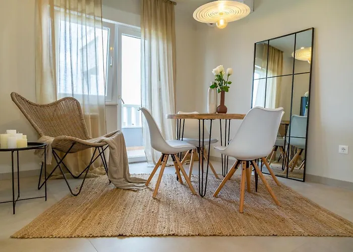 Uvalic A2 Apartamento Trogir